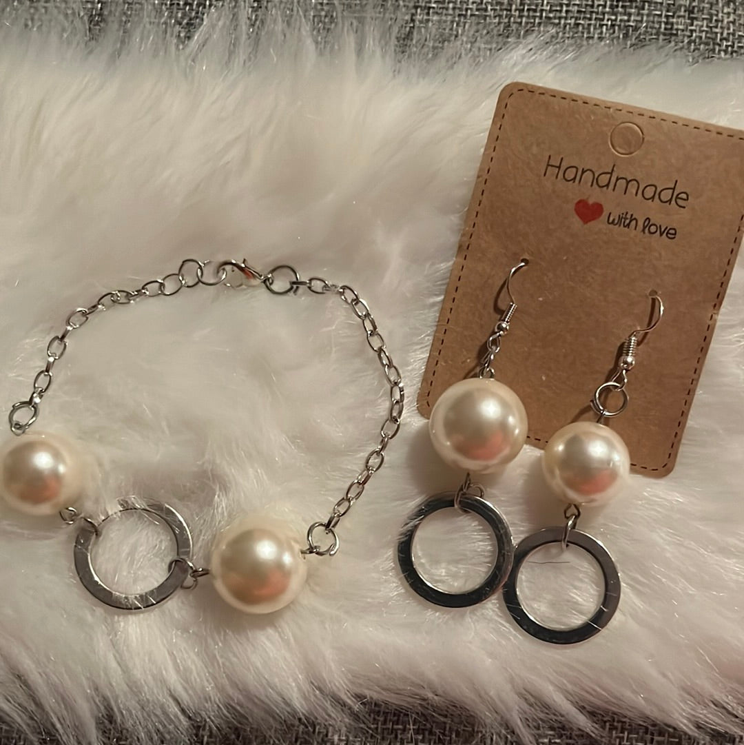 Pearl dangle earrings/ bracelet set