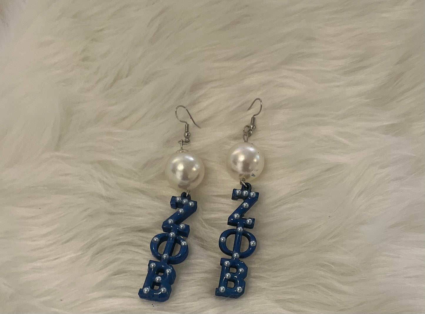 Handcrafted Zeta earrings with pearl