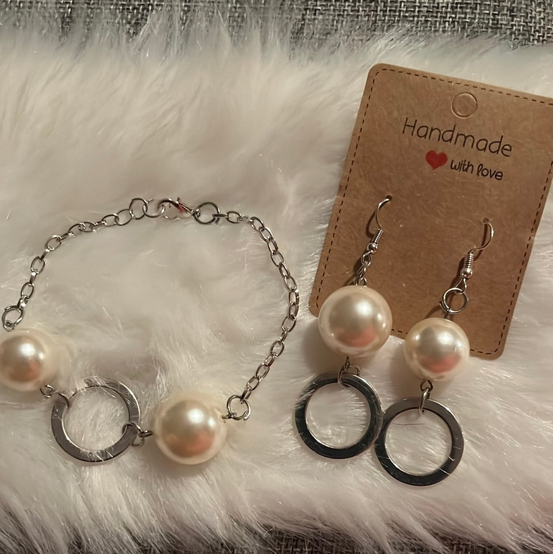 Pearl dangle earrings/ bracelet set