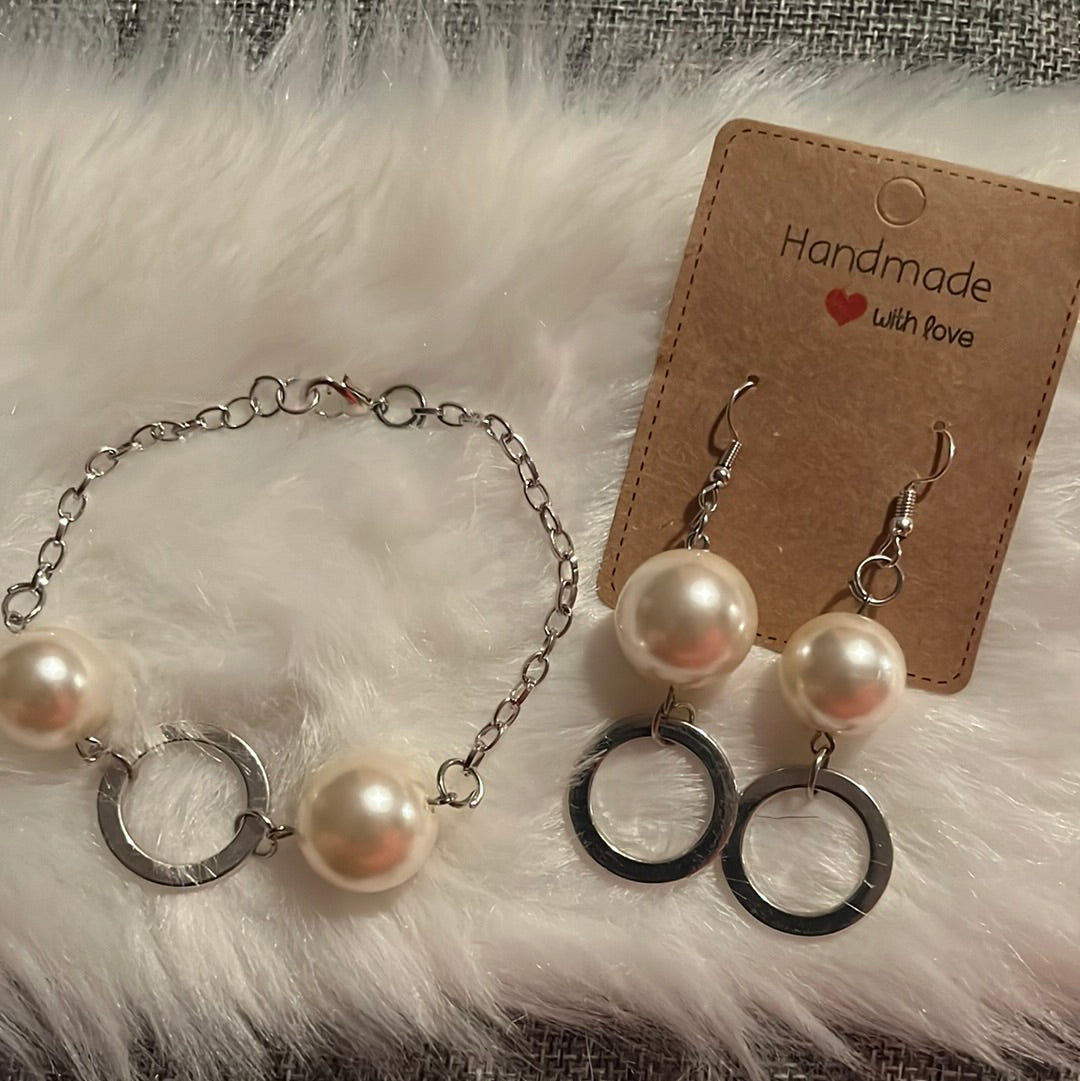 Pearl dangle earrings/ bracelet set