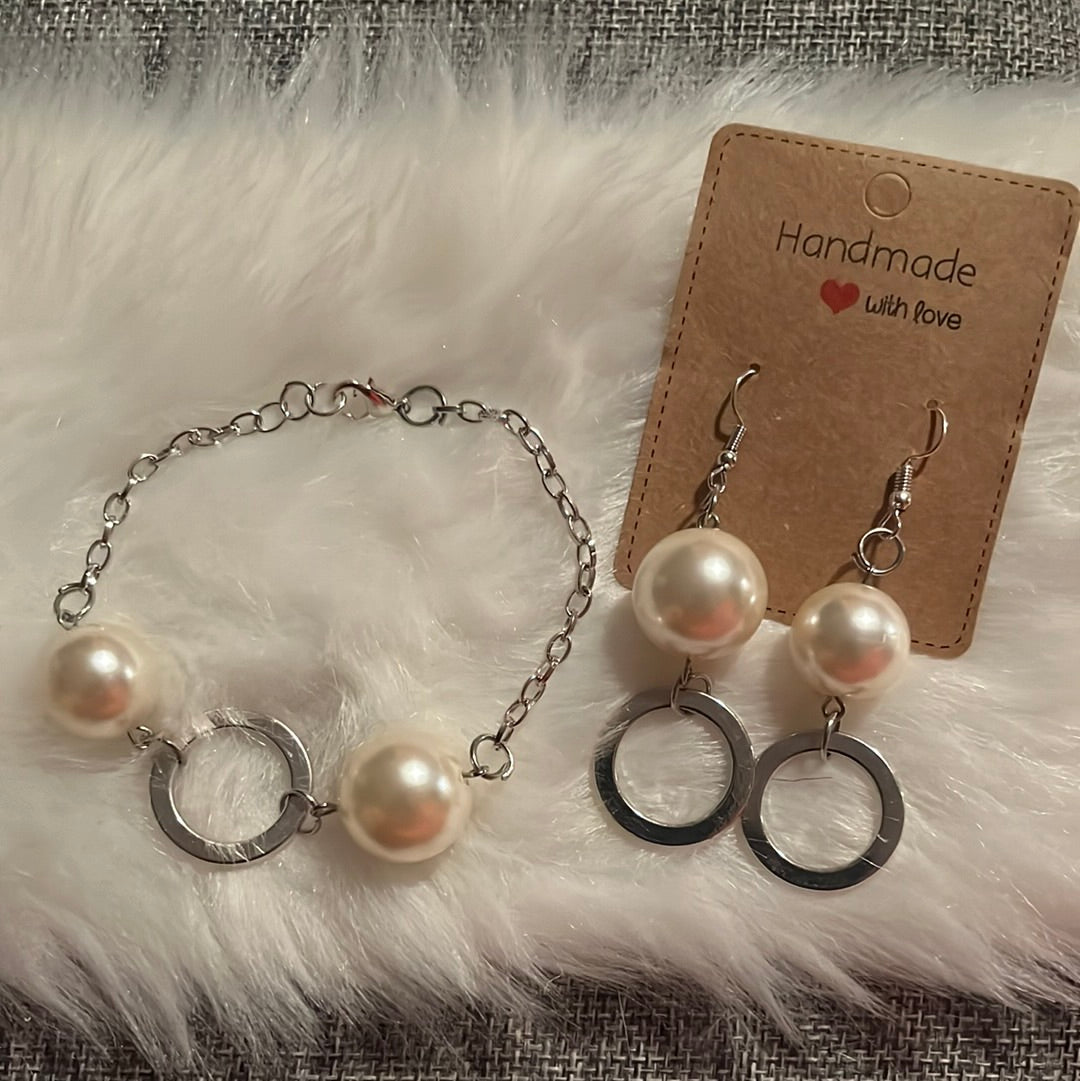 Pearl dangle earrings/ bracelet set