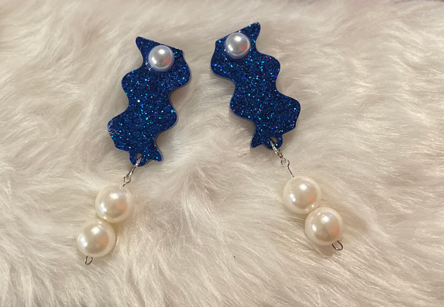 Resin dangle double faux pearl