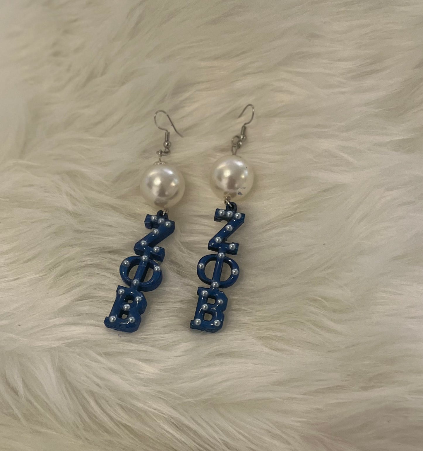 Handcrafted Zeta earrings with pearl