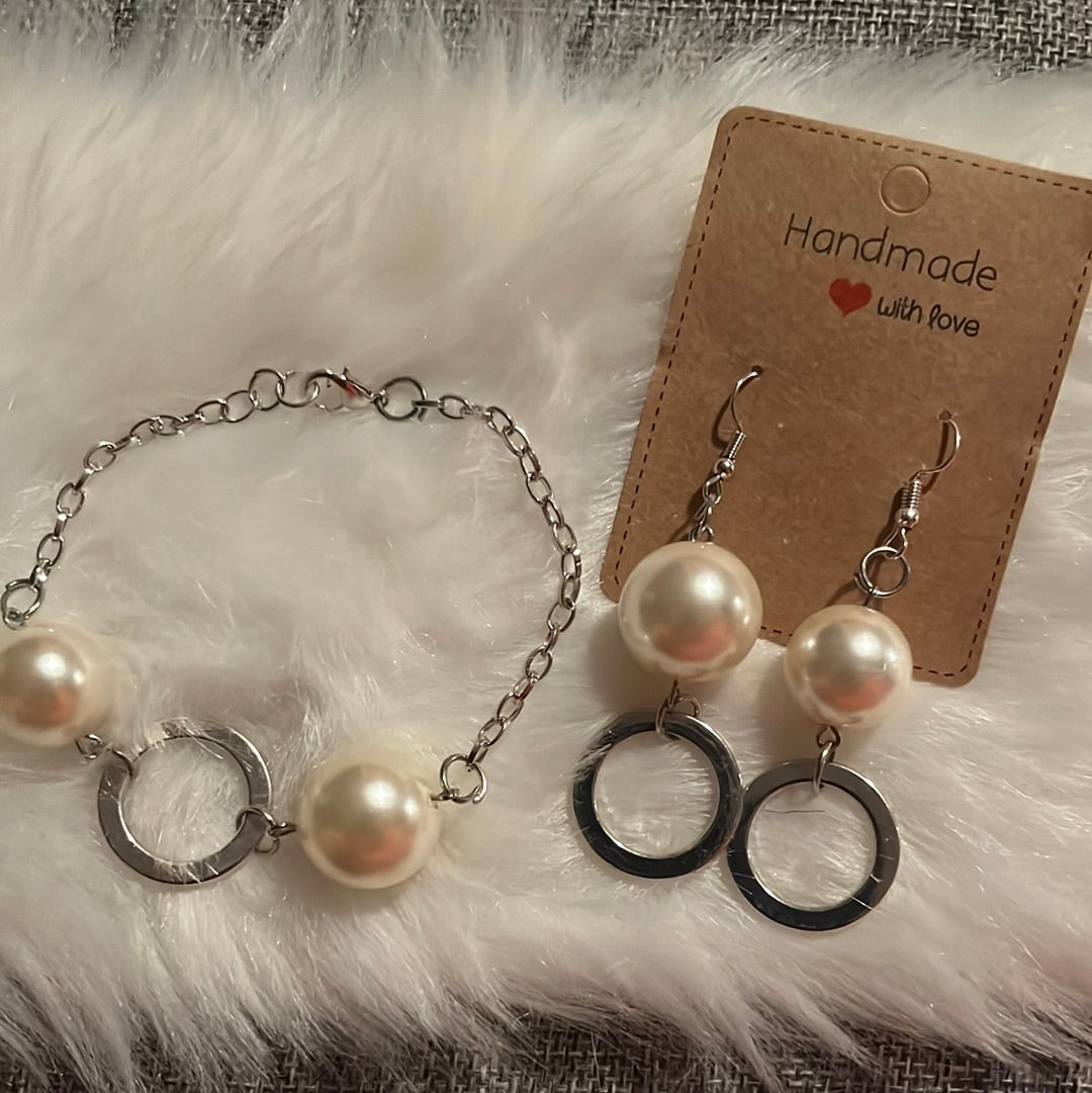 Pearl dangle earrings/ bracelet set