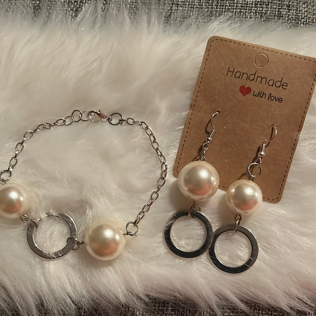 Pearl dangle earrings/ bracelet set