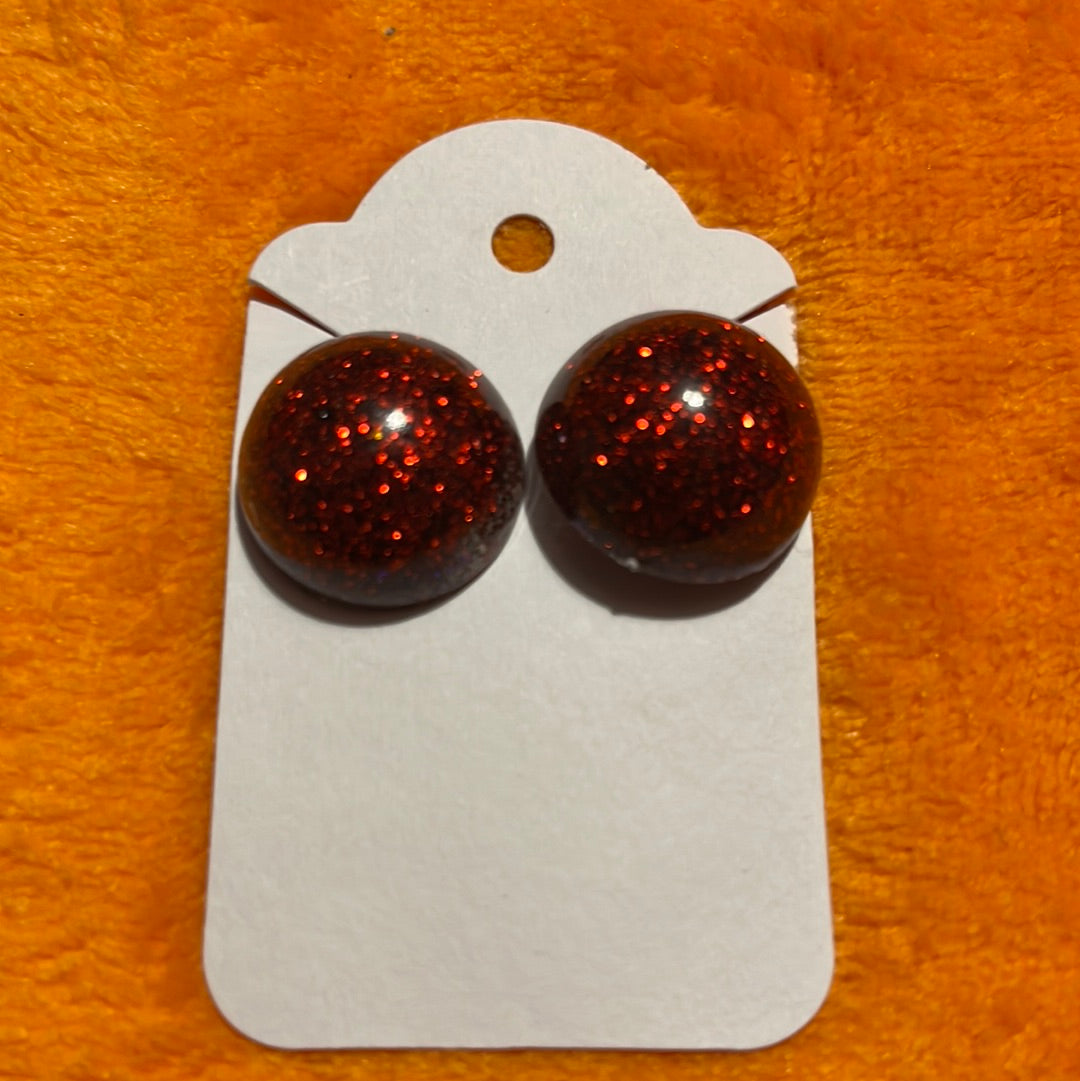 Medium resin studs red