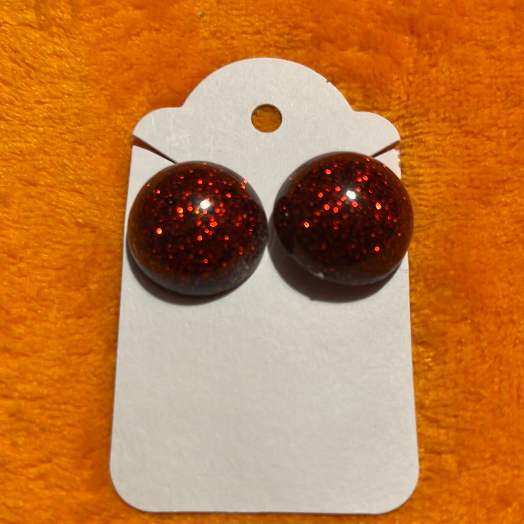 Medium resin studs red