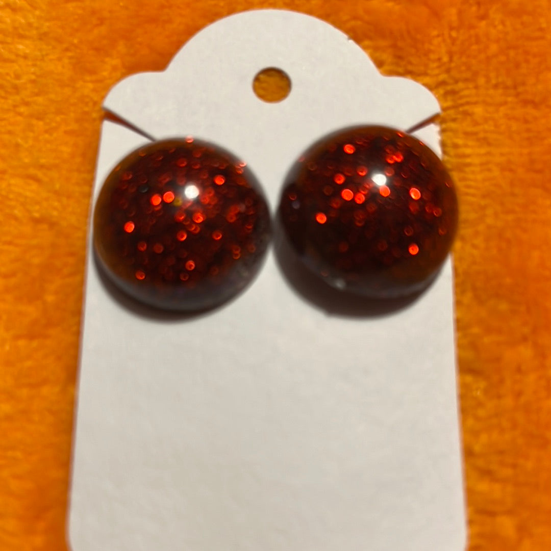 Medium resin studs red